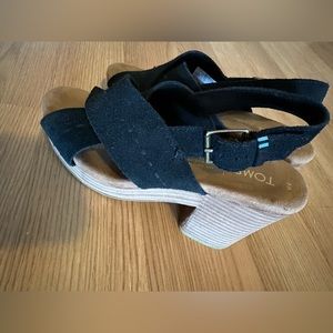 Beautiful toms heels size 6